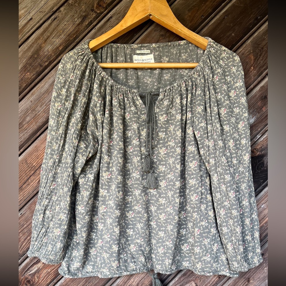 Gorgeous lightweight Ralph Lauren Gray/green 3/4 Sleeve Tie Front Blouse